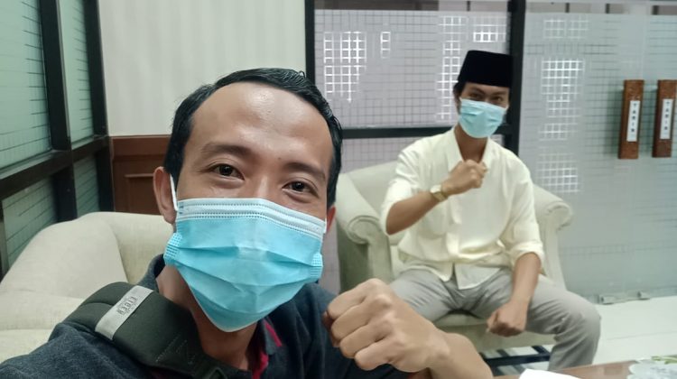 Kanan. Supyan Ketua P3L Jatim saat di Kantor Pemprov Jatim. (Foto : klikku.net / Anam)