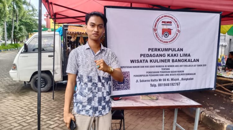 Supyan Ketua Pedagang Kaki Lima Wisata Kuliner Bangkalan (PKLWKB). (Foto : klikku.net / Anam)