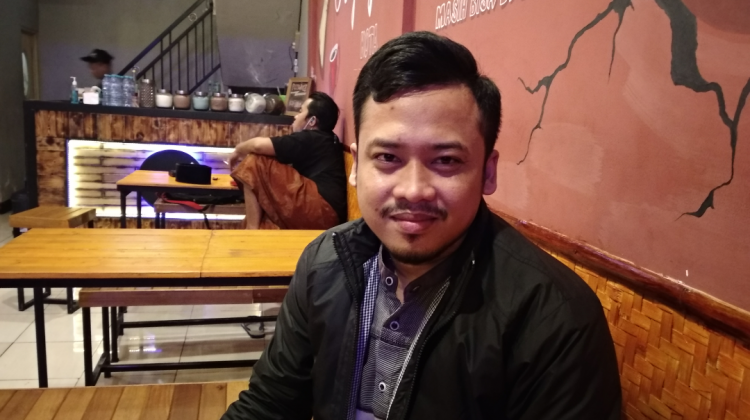 Acek Kusuma Ketua Aliansi Pemuda dan Mahasiswa Peduli Jawa Timur (APMP Jatim). (Foto : klikku.net / Anam)