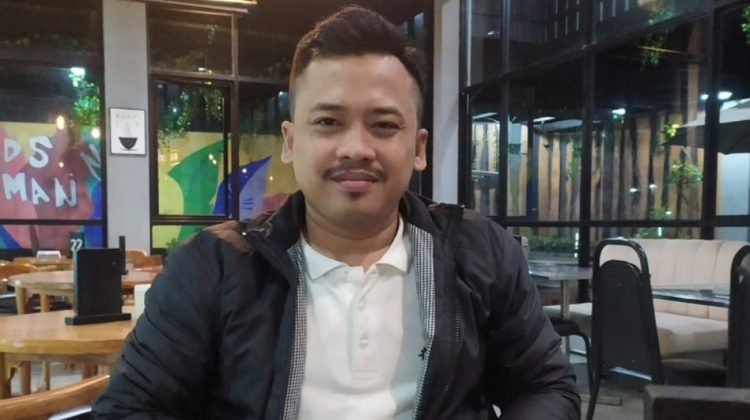 Acek Kusuma Sekjen PSSI Kabupaten Bangkalan juga Mantan Tim Pemenangan Bupati Bangkalan Salam. (Foto : klikku.net / Anam)