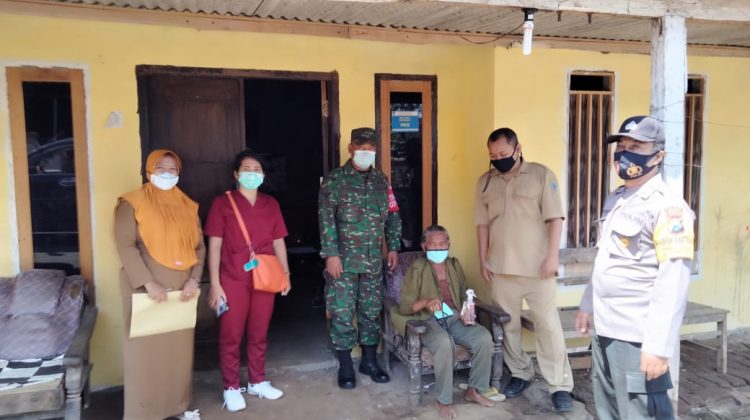 Giat terapan prokes Pemdes Jlumber. (Foto : klikku.net / ist)