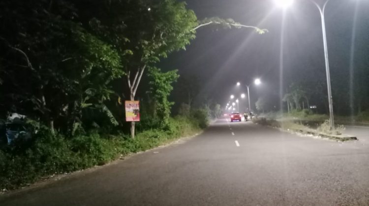 Salah satu lokasi balap liar mendapat penjagaan dari anggota Satlantas Polres Bangkalan. (Foto : klikku.net / Anam)