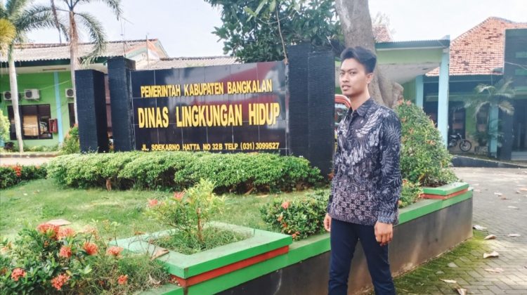 Supyan Ketua P3L Jatim lakukan kunjungan ke Kantor DLH Kabupaten Bangkalan. (Foto : klikku.net / Anam)