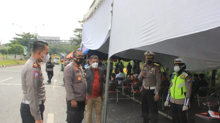 Pos penyekatan area Jembatan Suramadu sisi Madura (Foto : klikku.net / ist)