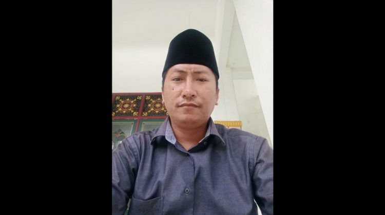 Herman ketua FORpKOT Sumenep. (Foto : klikku.net / Holidi)
