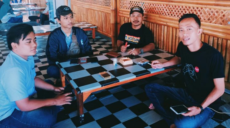 Koordinasi jajaran Ketua Sekretaris, Bendahara dan Penasehat P3L Jatim di salah satu R.M Rumah Makan di Kabupaten Bangkalan. (Foto : klikku.net / ist)