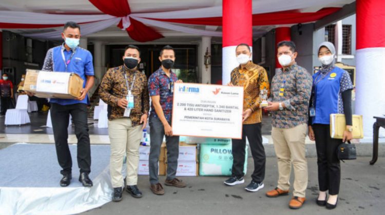 Wali Kota Surabaya Eri Cahyadi terima bantuan dari Informa