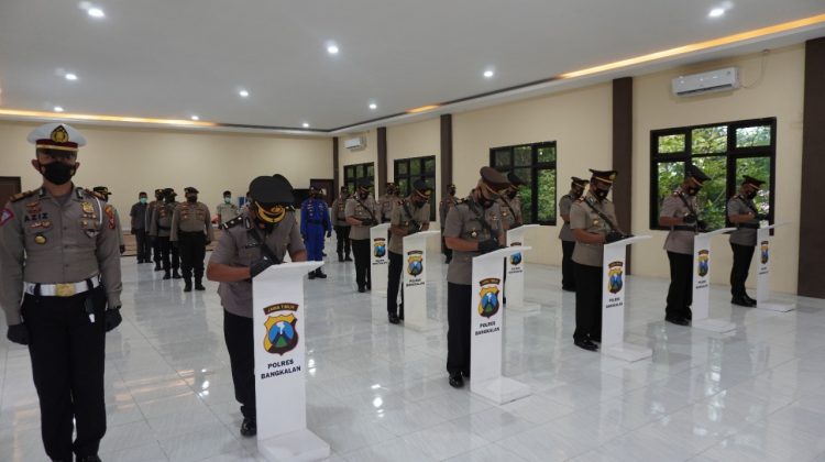 Sertijab anggota polres Bangkalan. Foto : klikku.net dok ist / Anam-Duwi