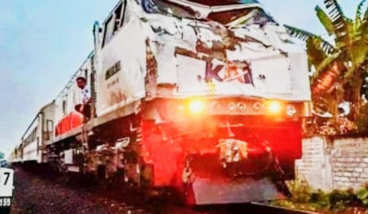 Kondisi KA DHOHO usai laka dengan bus Harapan Jaya