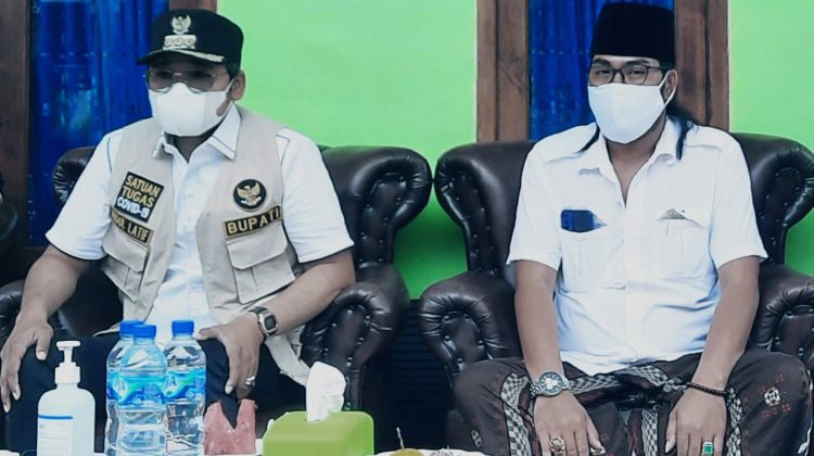 Kanan, M Makmur Wakil Ketua AKD Kabupaten Bangkalan.
Foto : klikku.net Anam.