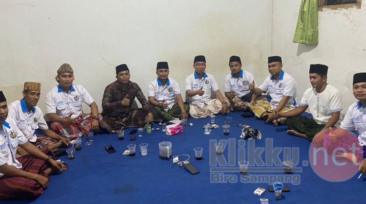 Kompak! Pengurus DPK KNPI Banyuates Photo Bersama Setelah Acara Buka Bersama (Photo : Anaf/klikku)