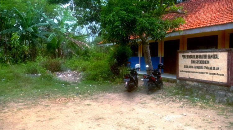 Halaman SDN Sendang Dajah Labang Bangkalan.

Foto : klikku.net dok Anam.
