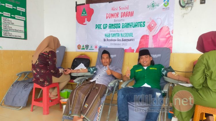 Anggota PAC GP Ansor dan warga Banyuates saat donor darah dalam rangka peringatan HSN 2022 (Doc. Anaf/klikku).