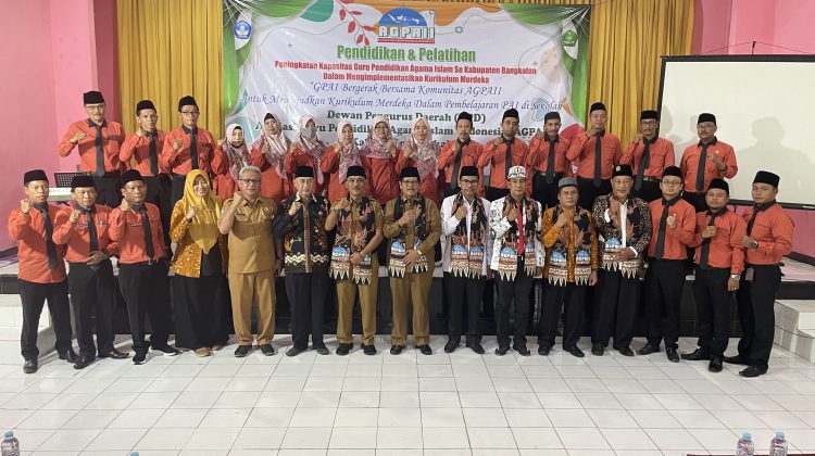 Dr. Mohni MM Plt Bupati Bangkalan hadiri langsung diklat dan pembukaan Mudsa ke II Agpaii DPD Kabupten Bangkalan pada hari Selasa (27/12) di Aula PSBB Man.
Foto : Anam Dok Klikku.