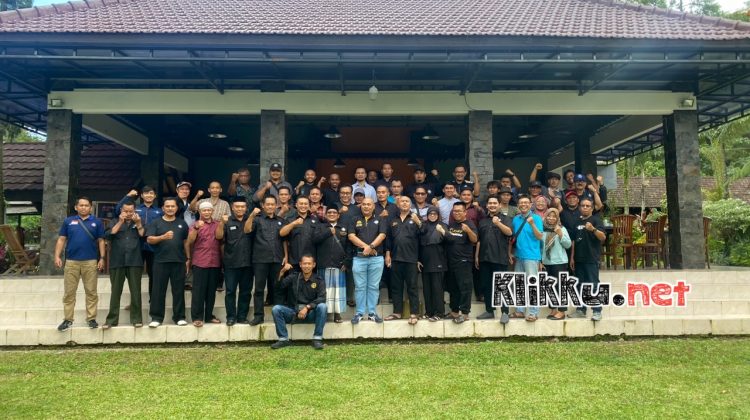 Selesai acara, Peserta Rakor PSHT Jawa Timur melakukan photo bersama (Doc. Anaf/klikku)