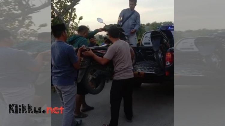 Anggota Polsek Banyuates saat mengamankan Ranmor milik pelaku balap liar (Doc. Anaf/klikku)