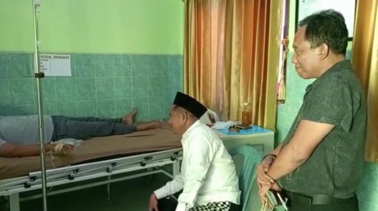 Saat korban pelapor mendapatkan perawatan dari nakes setempat. Anam Dok Klikku.