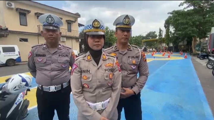 Dok Anam klikku.

Tengah Kasatlantas Polres Bangkala.
