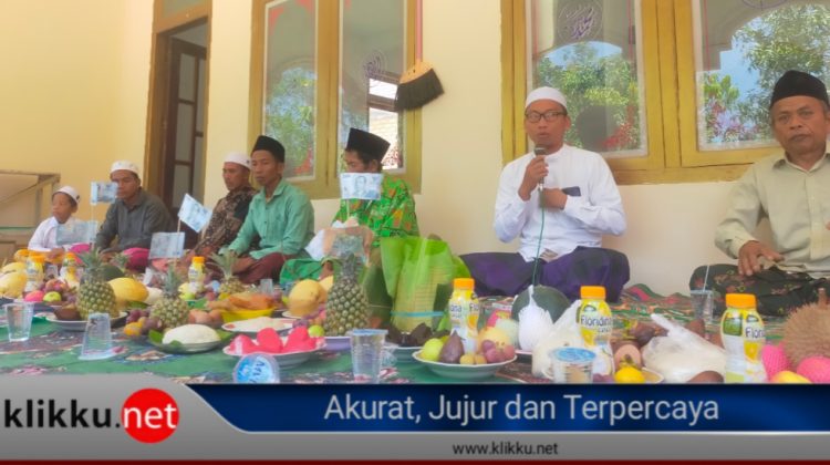Lora M.Hariri saat memberikan tauziyah di acara Maulid Nabi.