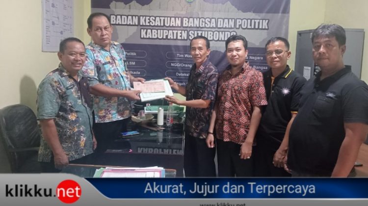 pengurus PSHT Cabang Situbondo serahoan berkas legalitas ke Bakesbangpol