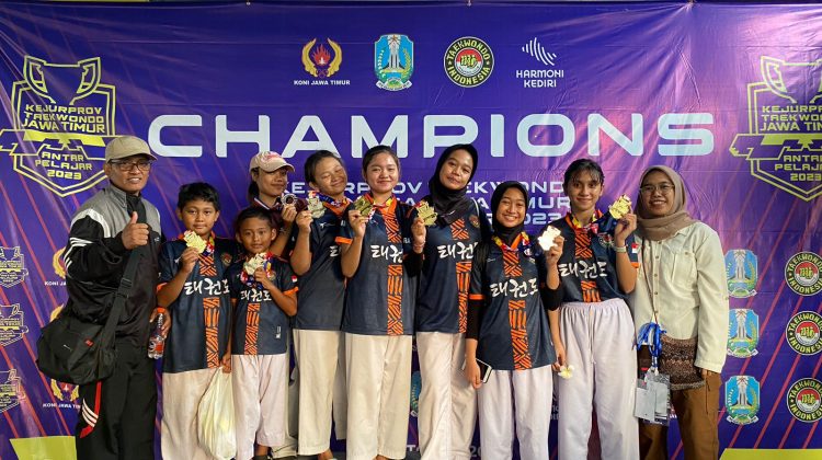Kiri Supriyadi Sabeum (Pelatih) Taekwondo Bangkalan.

Dok Anam klikku.net.