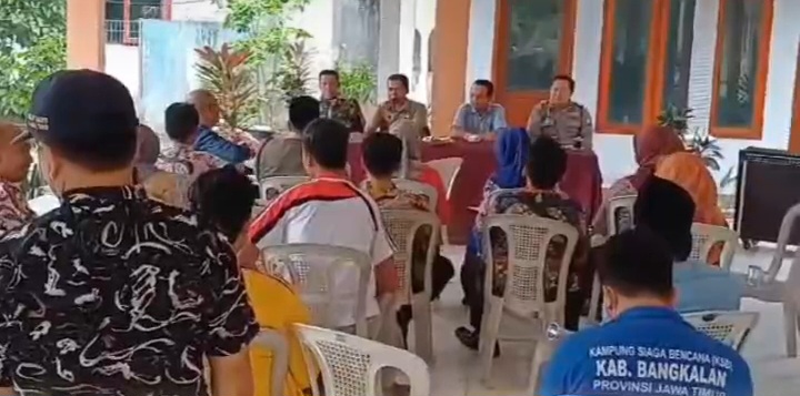 Camat Arosbaya.

Dok Anam klikku.net.