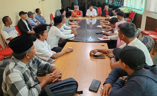 Rapat pengembangan peningkatan wisata religi kecamatan Arosbaya.

Dok Anam klikku.net.