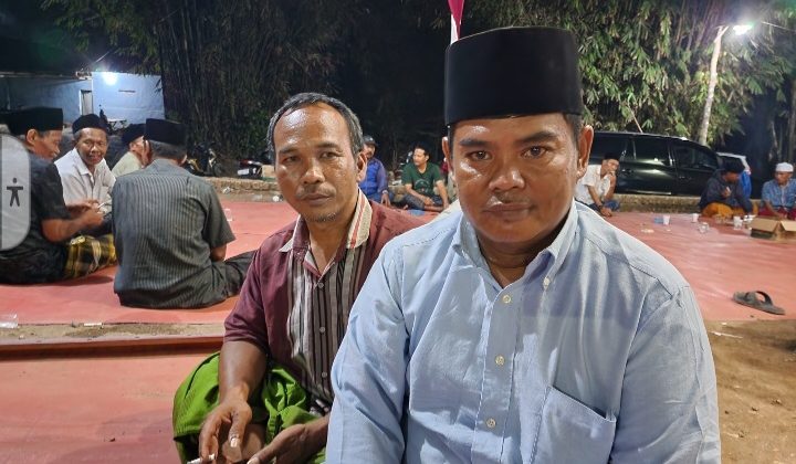 Kiri Hosnan bersama Hanif Pegiat Kecamatan Arosbaya di salah satu rumah cakades Berbeluk kecamatan setempat.

Dok Anam klikku.net.