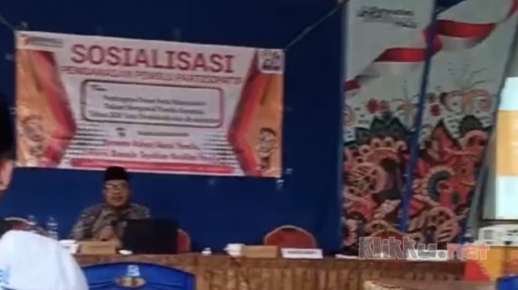 Tak Kondusif, Sosialisasi Bawaslu di Banyuates hanya tinggal satu oemateri didepan.