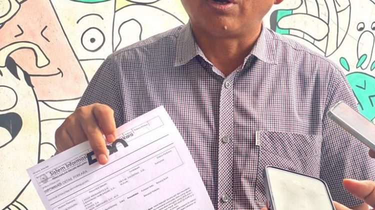 Pengacara Lardi Tunjukan Salah Satu Bukti 