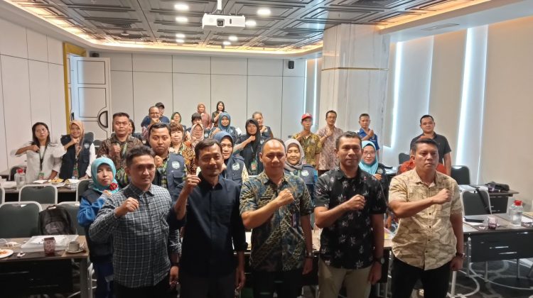 Caption. Sejumlah Pokja KBN mendapat meteri pemantapan terkait kasus penyalahgunaan narkoba dari Plh. Kepaa  Badan Narkotika BNN Kota Surabaya Agus Choirul Huda.