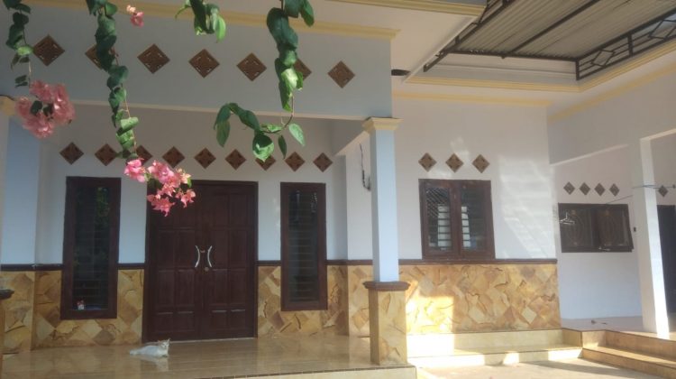 Kenampakan rumah penerima Bansos BPNT Desa Buduran, Kecamatan Arosbaya, Kabupaten Bangkalan.

Dok Anam klikku.net.