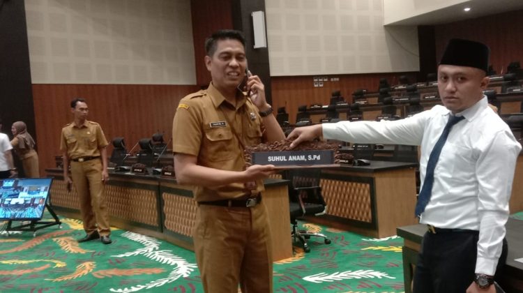 Suhul Anam dilantik PAW DPRD Bangkalan gantikan Rosi.

Dok Anam klikku.net.