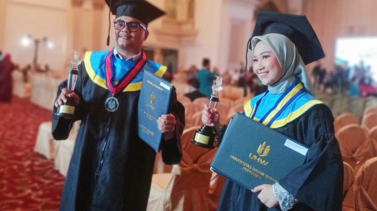 Foto dua lulusan UHW Perbanas terbaik  Figo Alimbel S.M, M.M. dan Bella Cahya Firdayanti, A.Md.