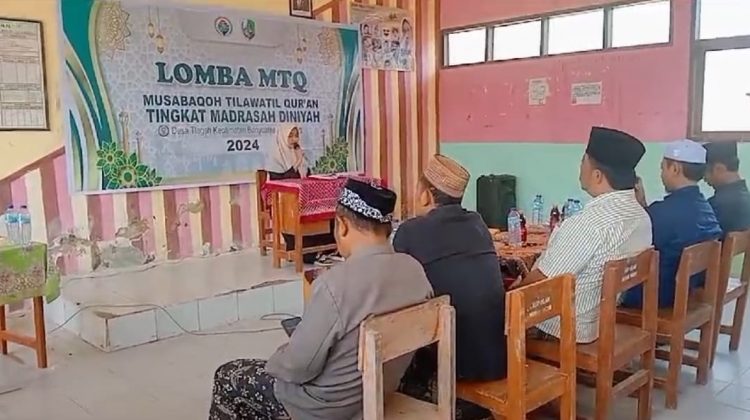 Salah satu peserta lomba saat membaca ayat suci Al-Qur’an di hadapan para juri