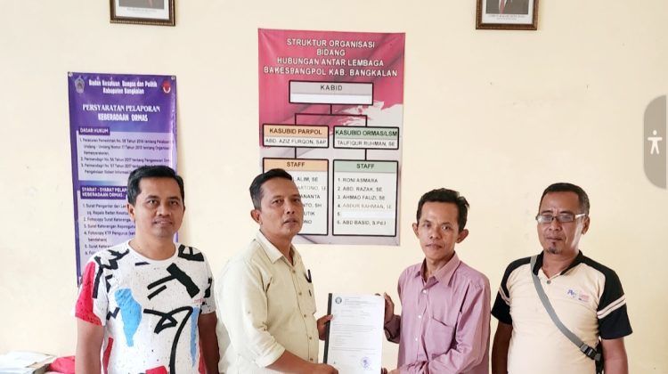 Dua dari kanan Hasan Wakil Ketua LSM GARABS. Dok Anam klikku.id 