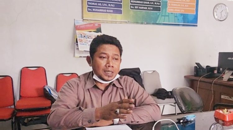 dr. Abdillah Ketua Dewan Pendidikan Kabupaten Bangkalan.
Dok Anam klikku.id
