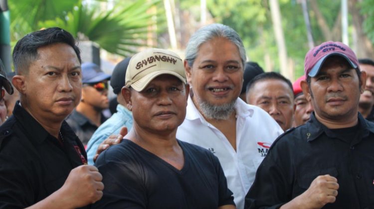 Ketua MAKI Jatim Heru Satrio (baju putih) menegaskan kesiapan MAKI Jatim turun aksi dengan kekuatan penuh pada waktu yang akan ditentukan