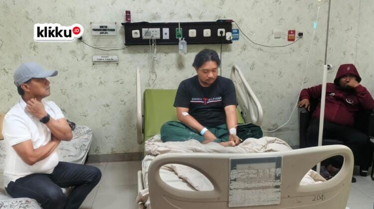Lukman Hakim Bupati Bangkalan jenguk anggota Polres Bangkalan yang sedang mendapatkan pelayanan medis Dok Anam klikku.id.