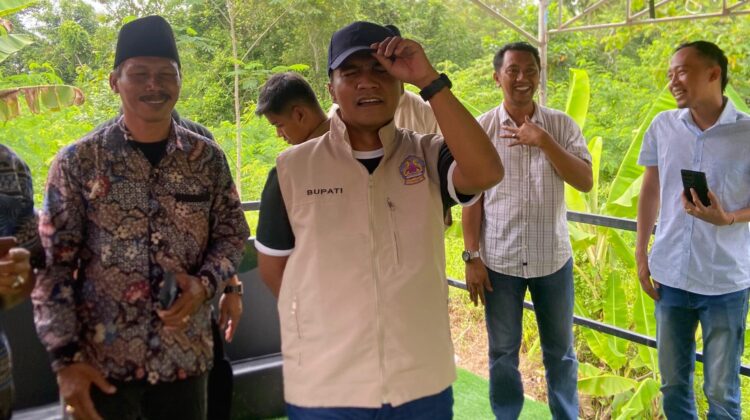 Dok ist klikku.id Ka Biro Bangkalan.
Foto Lukman Bupati Bangkalan dalam momen peresmian destinasi wisata di wilayah kabupatennya.