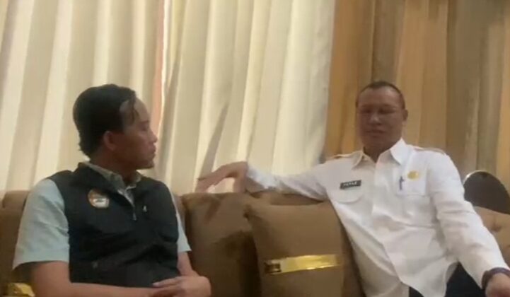 Foto dok : Sudiyo Kepala Dinas KB PPPA di Ruang Kerjanya. klikku.id Biro Bangkalan.